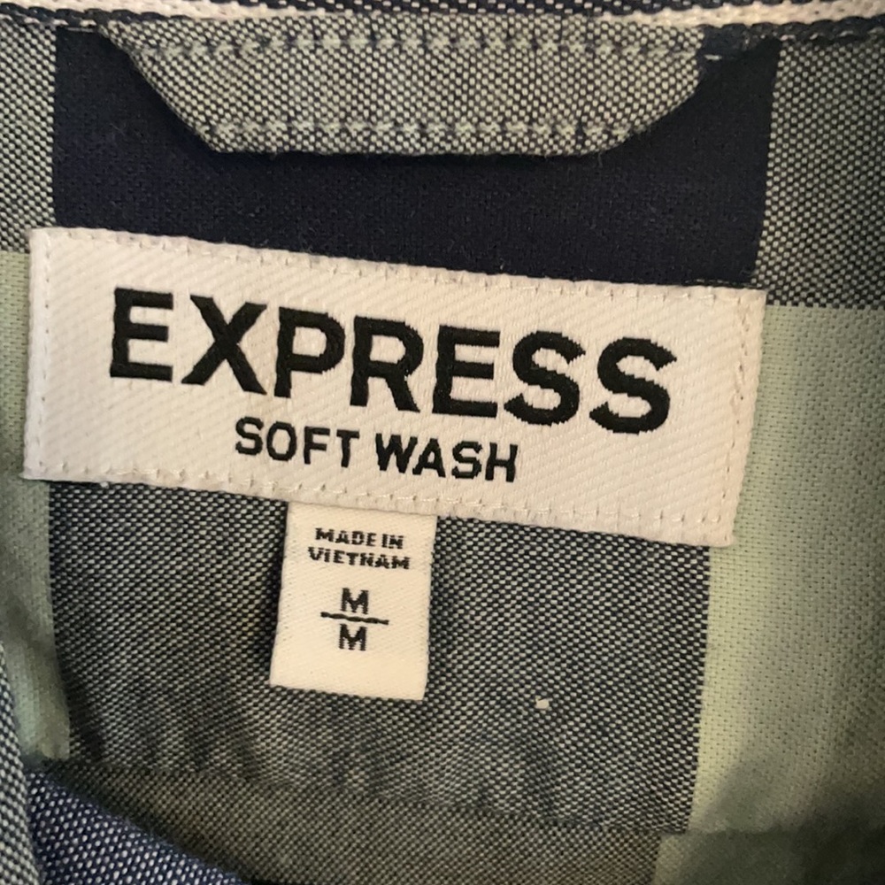 Express button down - Picture 2 of 2